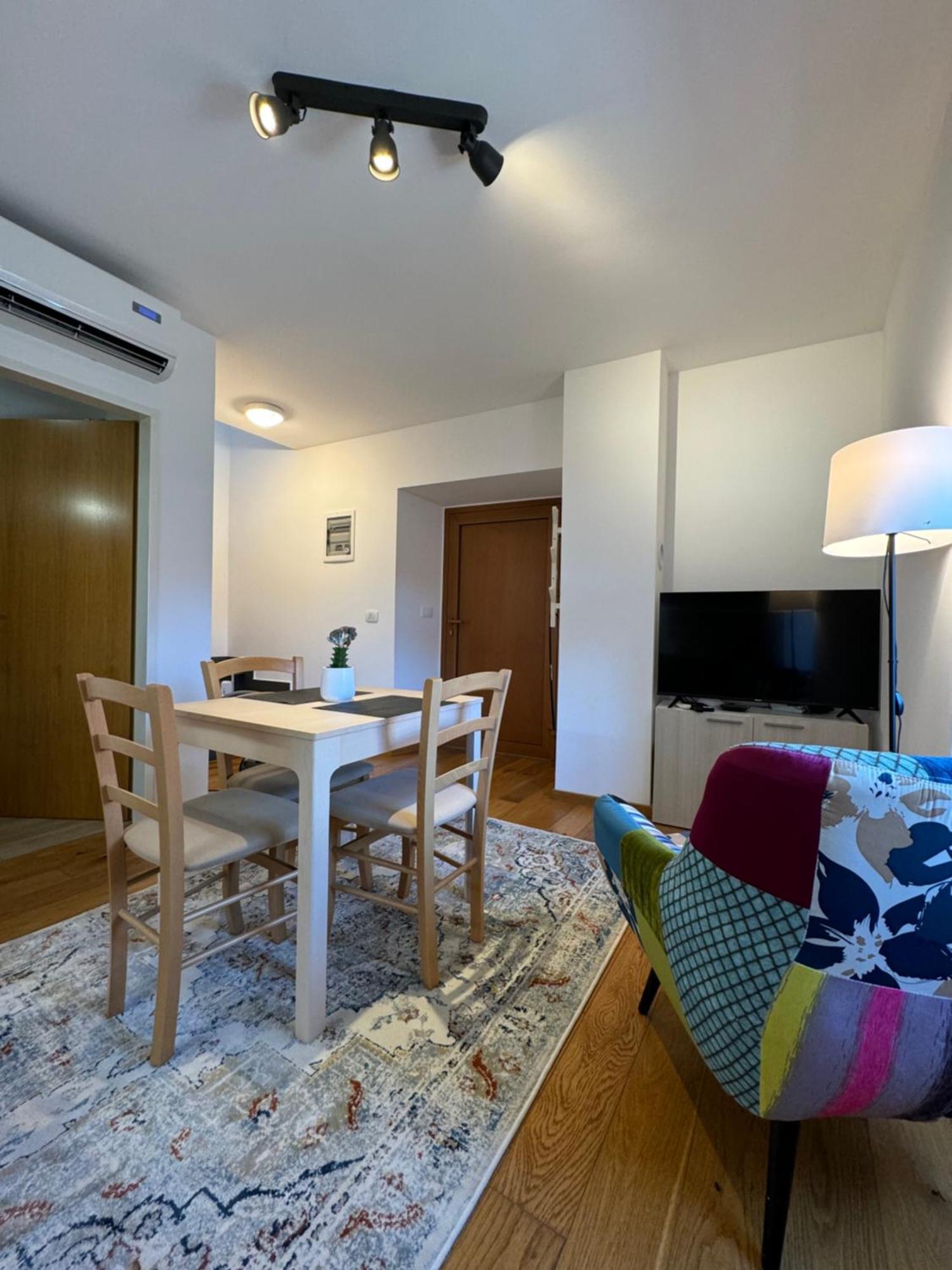 Santomas Apartments Smarje  Exterior photo